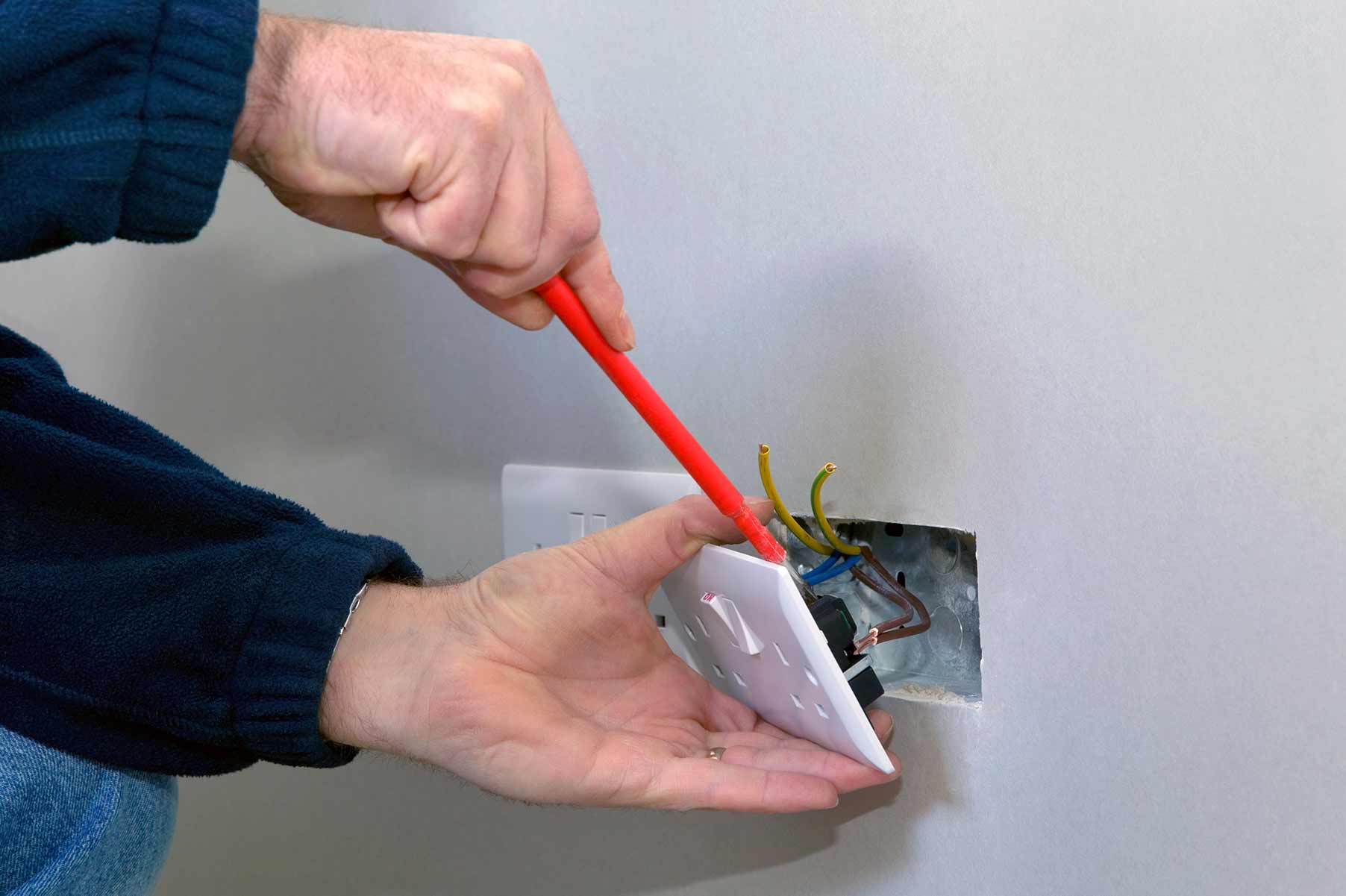 Our electricians can install plug sockets for domestic and commercial proeprties in Westminster and the local area. 